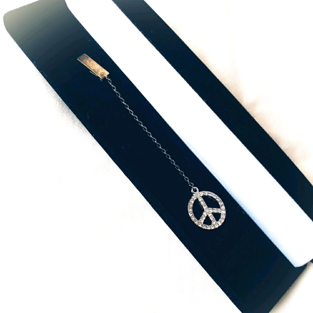 peace sequin chain clip